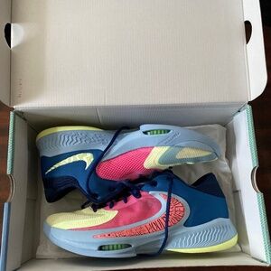 Nike Giannis Zoom Freak 4